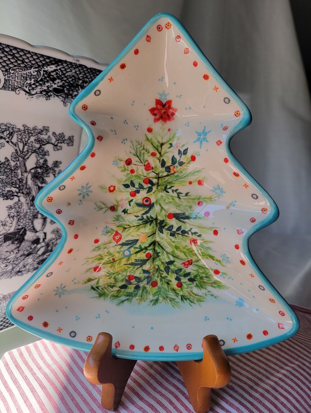 The Pioneer Woman Festive Christmas Tree Shaped Dish